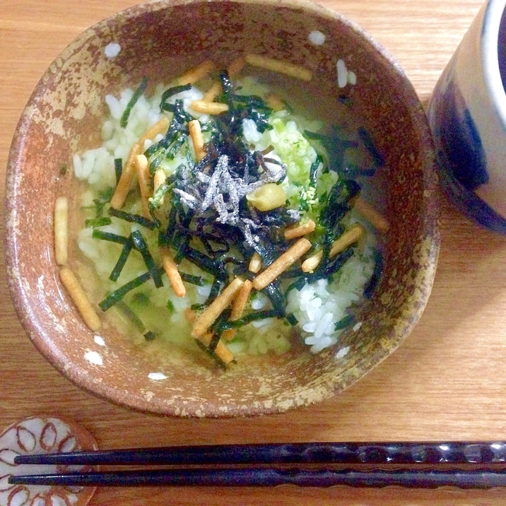 あっさり塩昆布のお茶漬け☆夜食にも軽食にも